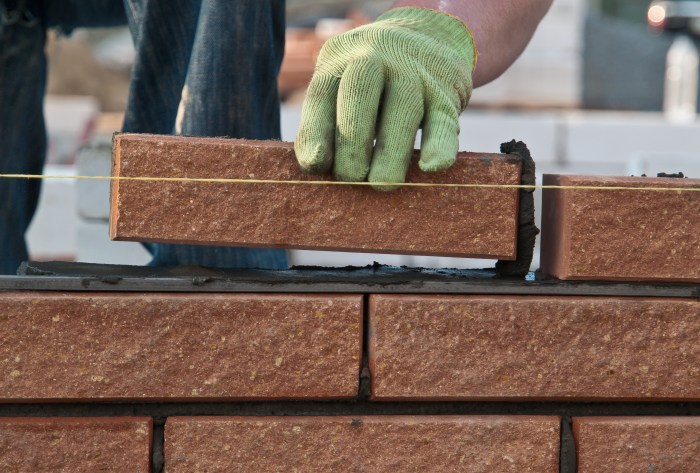 Bricklayer bricklaying trowel bricklayers shortage high construction record brick hits collar jobs blue paying specialist centres training need guide working